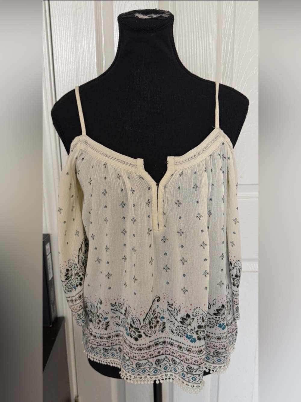 Forever 21 Small Boho Cold Shoulder Floral Paisley Blouse